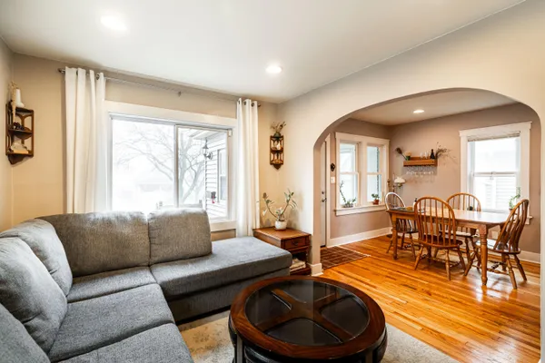 $259,900 | 607 South Oak Park Court, Milwaukee, WI 53214