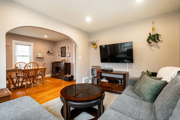 $259,900 | 607 South Oak Park Court, Milwaukee, WI 53214