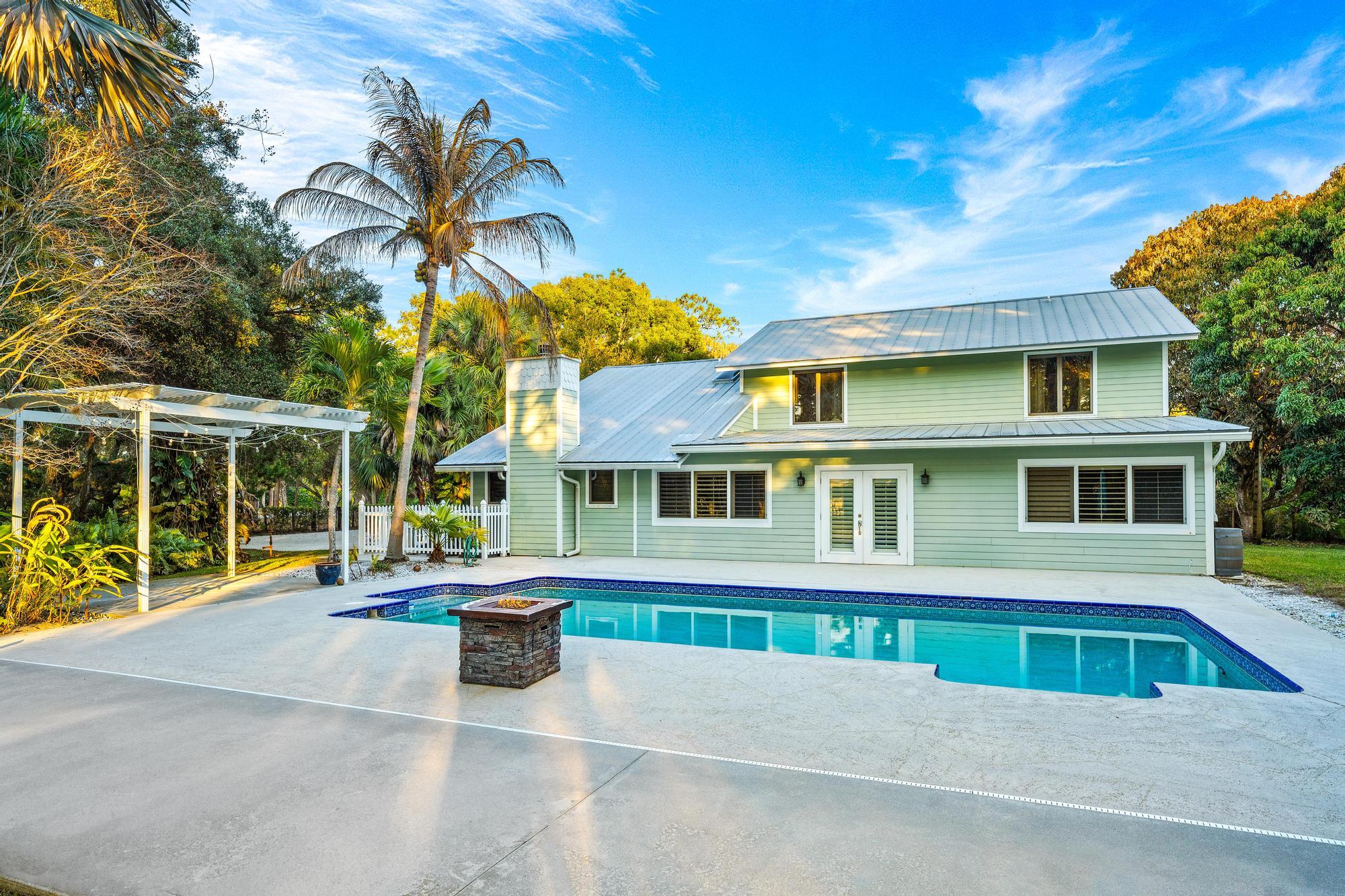 19150 Southeast Jupiter Road Jupiter, FL 33458 - Photo 27 of 57 Back Exterior & Pool