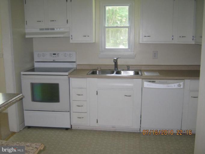 17431 Mt Zion Church Road St. Inigoes, MD 20684 - Photo 2 of 4 Kitchen