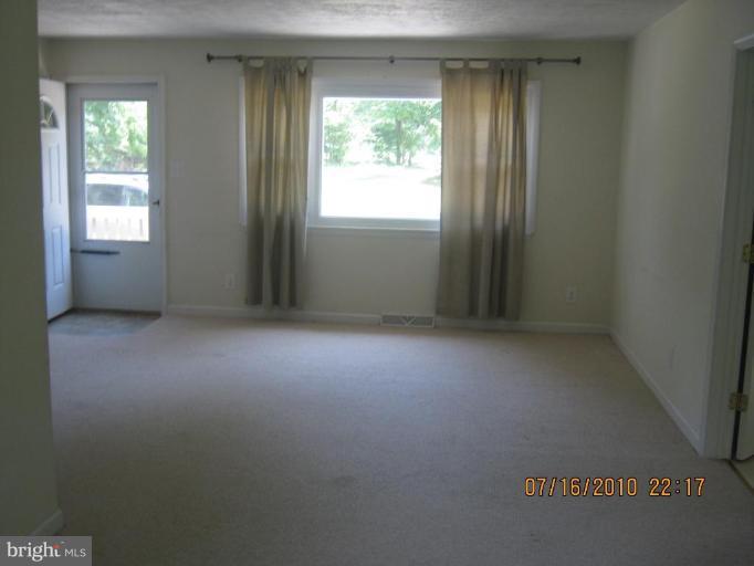 17431 Mt Zion Church Road St. Inigoes, MD 20684 - Photo 3 of 4 Living Room