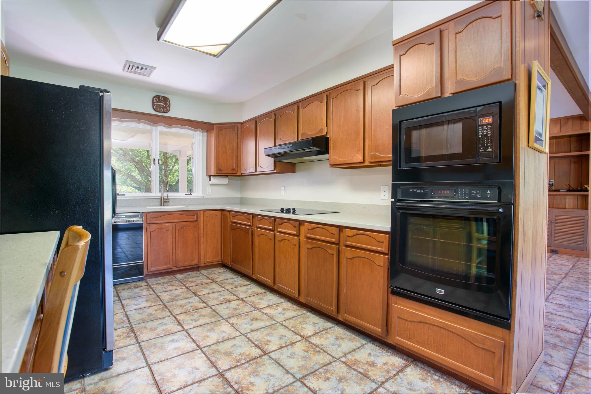 7221 Drum Point Road St. Michaels, MD 21663 - Photo 24 of 41 Kitchen- good size and off family room