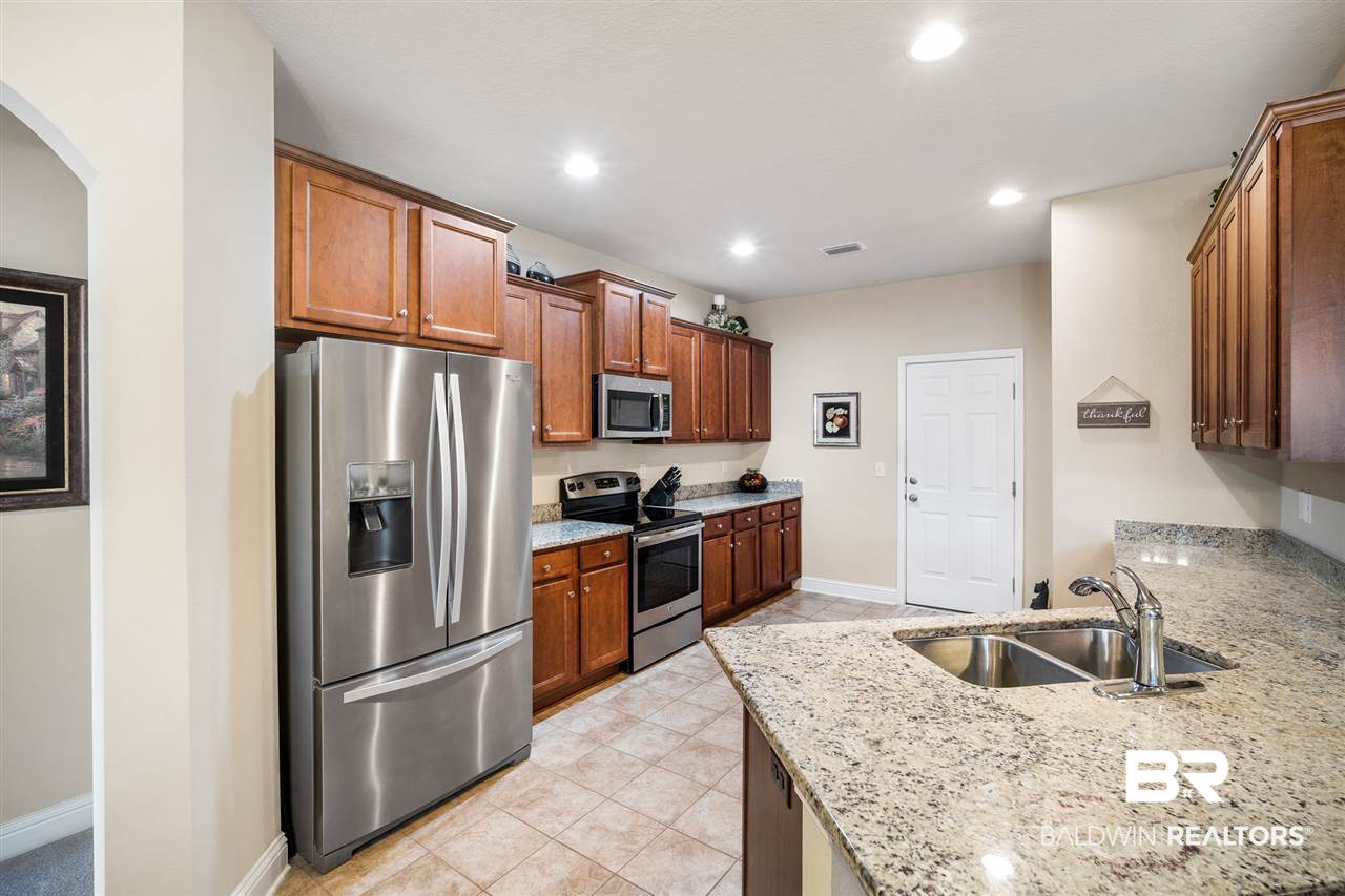9230 Appache Lane Daphne, AL 36526 - Photo 11 of 41 Kitchen