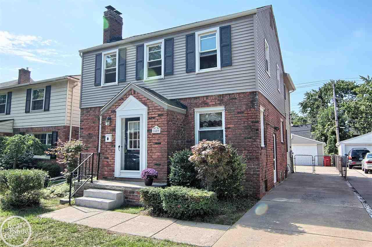 1609 Hampton Road Grosse Pointe Woods, MI 48236 - Photo 2 of 30