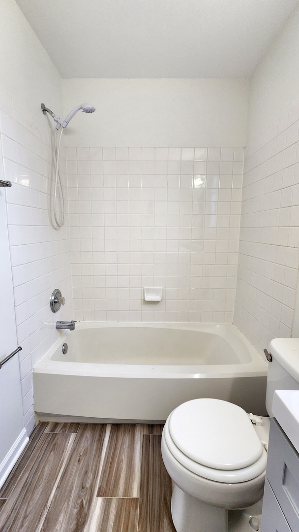 1296 Spaulding Road Bartlett, IL 60103 - Photo 22 of 37 a bathroom with a toilet and a bathtub