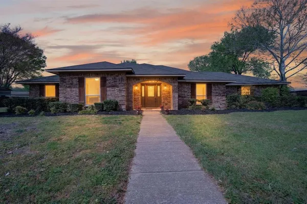$488,400 | 102 Royal Oaks Drive, Greenville, TX 75402