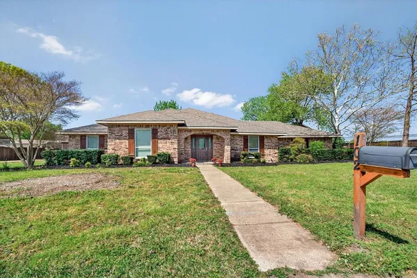 $488,400 | 102 Royal Oaks Drive, Greenville, TX 75402