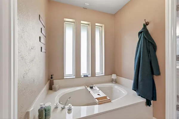 $488,400 | 102 Royal Oaks Drive, Greenville, TX 75402