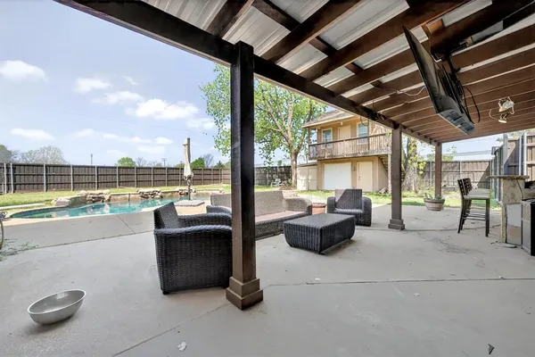 $488,400 | 102 Royal Oaks Drive, Greenville, TX 75402