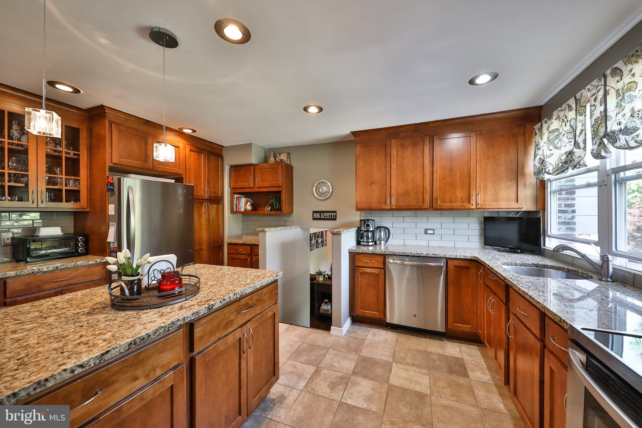203 Radburn Road Philadelphia, PA 19115 - Photo 12 of 37