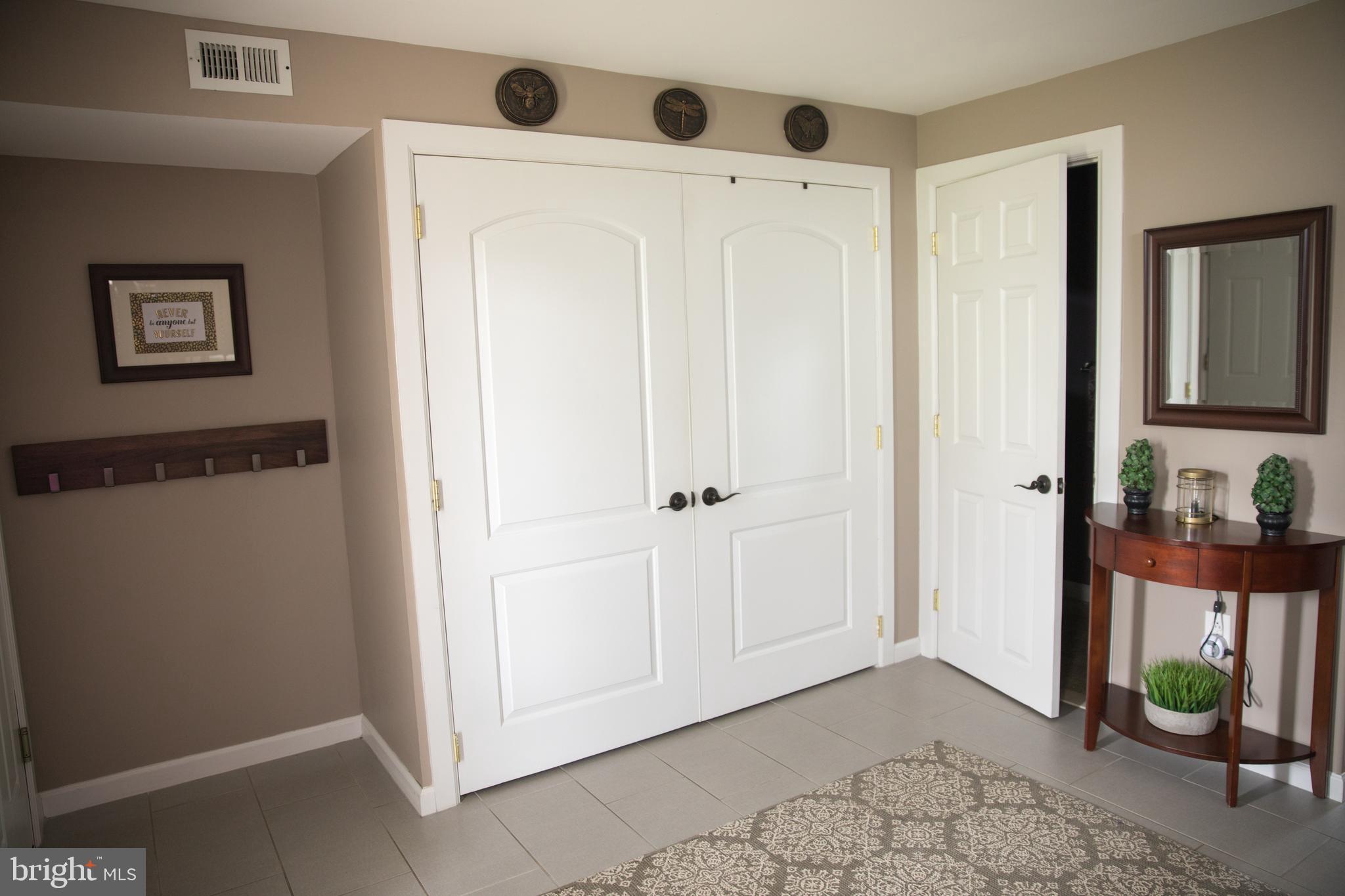 203 Radburn Road Philadelphia, PA 19115 - Photo 4 of 37