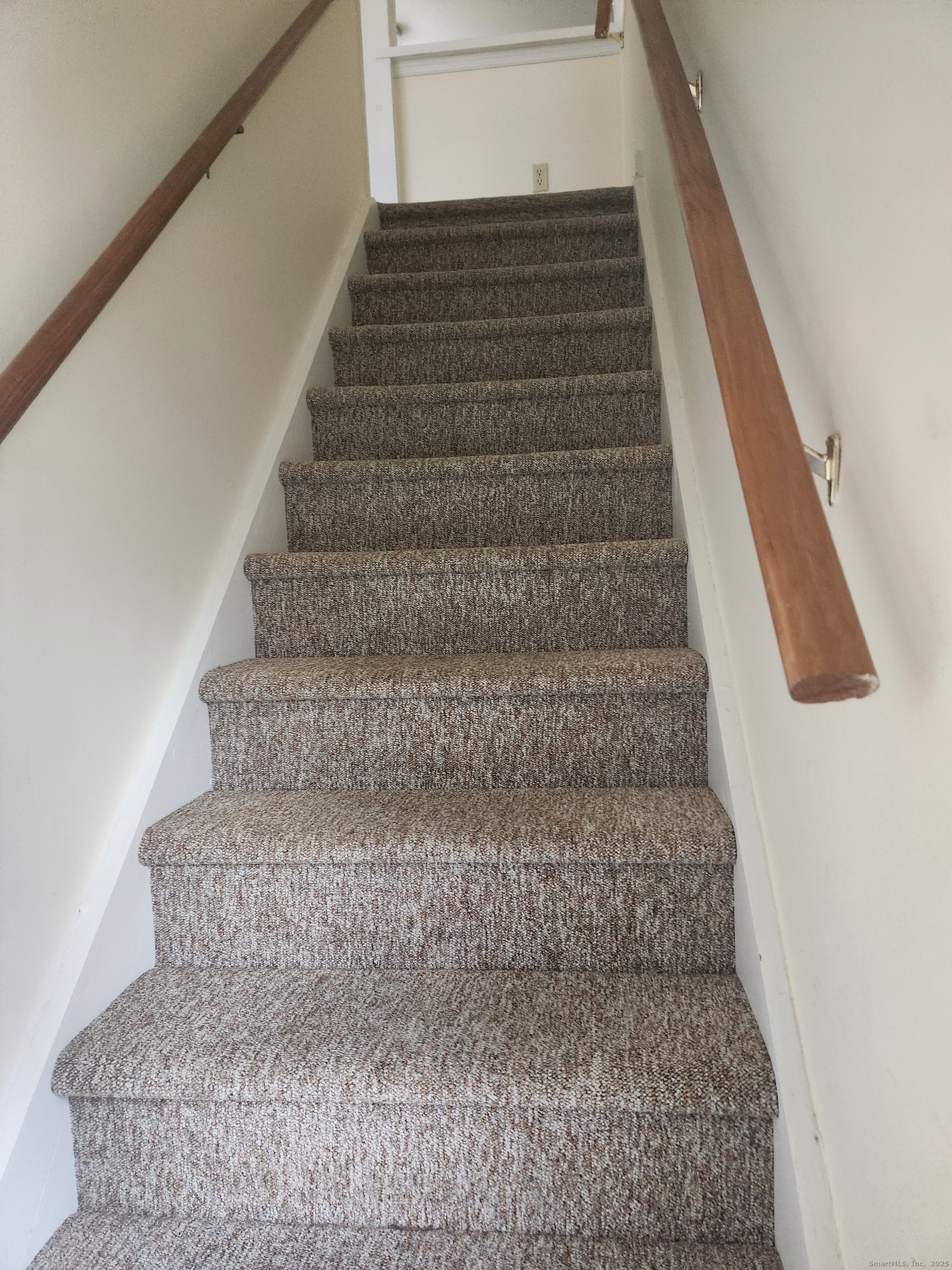 96 Portland Avenue Redding, CT 06896 - Photo 3 of 13