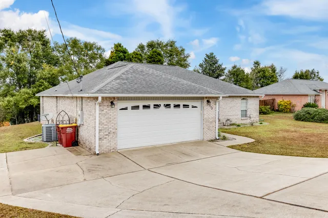 a view of a house with backyard and trees