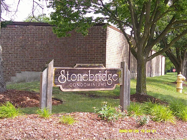 $83,000 | 5 East Carriageway Drive, Unit 210, Hazel Crest, IL 60429