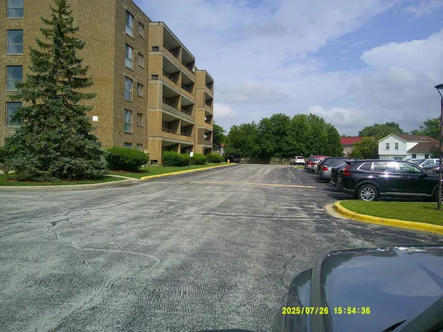 $83,000 | 5 East Carriageway Drive, Unit 210, Hazel Crest, IL 60429