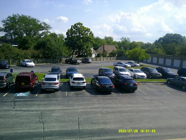 $83,000 | 5 East Carriageway Drive, Unit 210, Hazel Crest, IL 60429