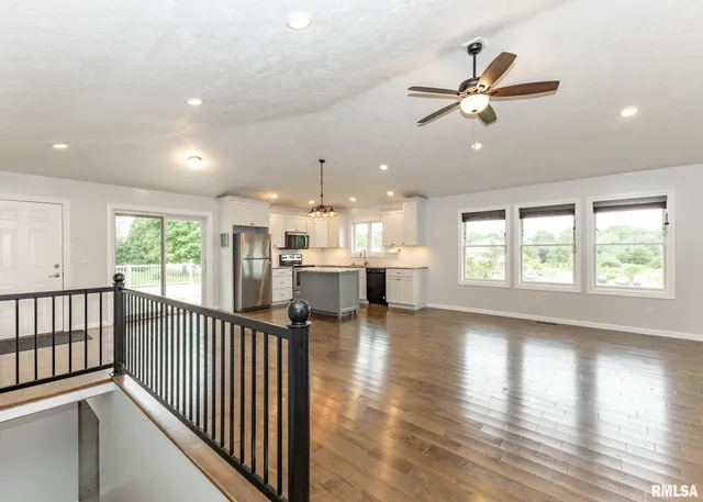 $365,000 | 321 Pin Oak Drive, Geneseo, IL 61254