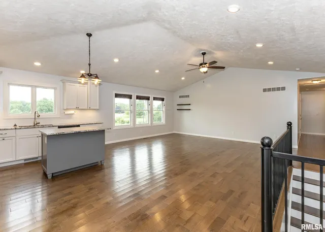 $365,000 | 321 Pin Oak Drive, Geneseo, IL 61254