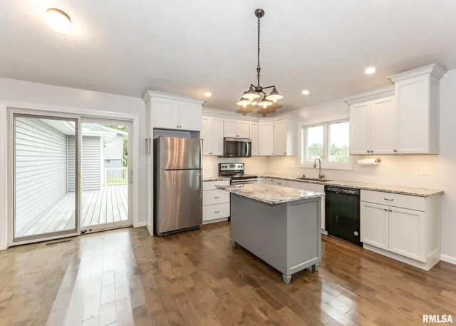 $365,000 | 321 Pin Oak Drive, Geneseo, IL 61254