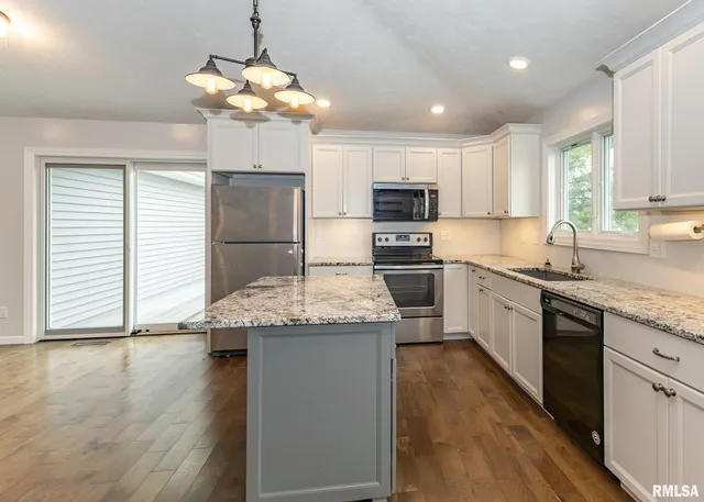 $365,000 | 321 Pin Oak Drive, Geneseo, IL 61254