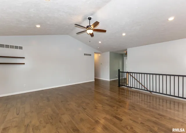 $365,000 | 321 Pin Oak Drive, Geneseo, IL 61254