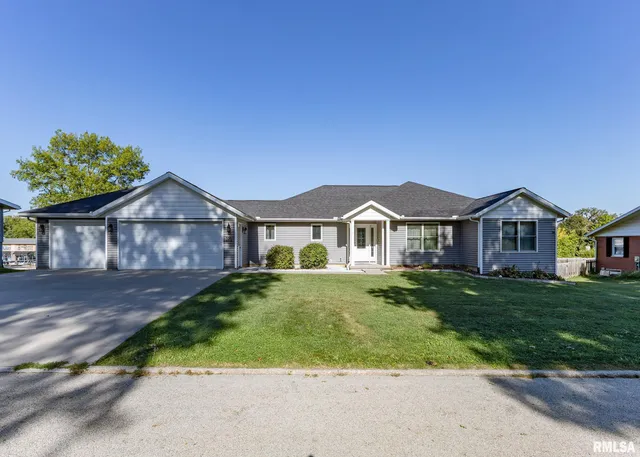 $365,000 | 321 Pin Oak Drive, Geneseo, IL 61254
