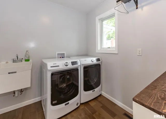 $365,000 | 321 Pin Oak Drive, Geneseo, IL 61254