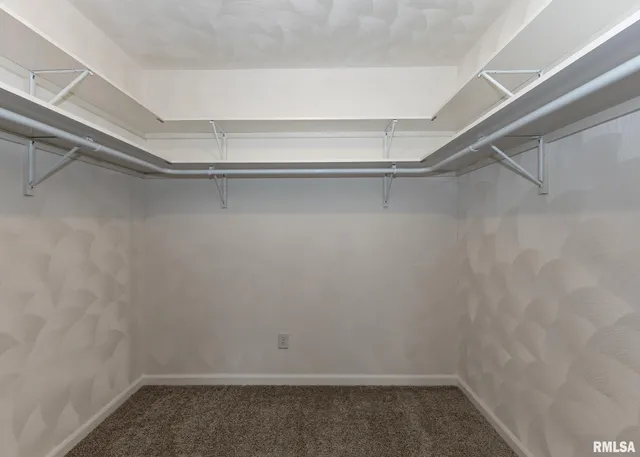 $365,000 | 321 Pin Oak Drive, Geneseo, IL 61254