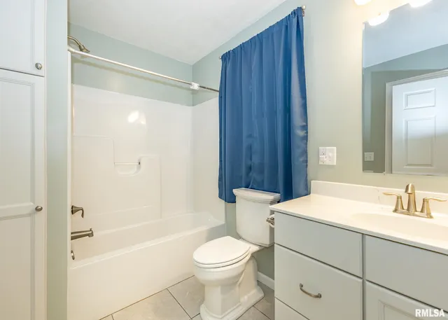 $365,000 | 321 Pin Oak Drive, Geneseo, IL 61254