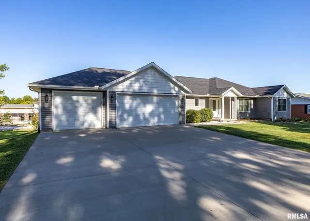 $365,000 | 321 Pin Oak Drive, Geneseo, IL 61254