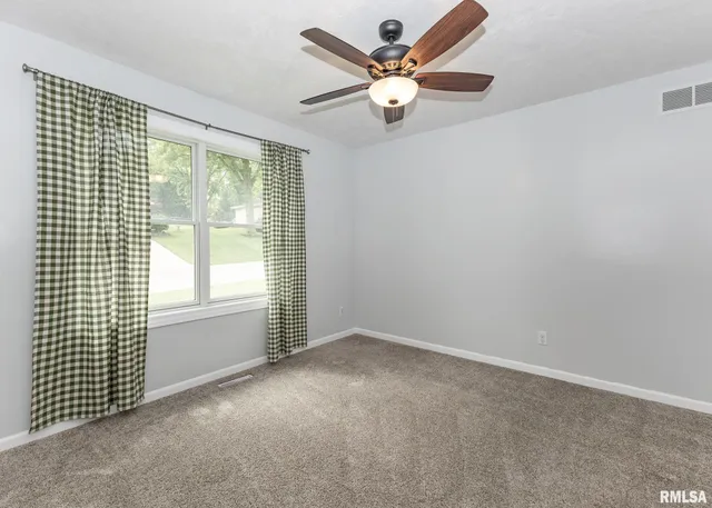 $365,000 | 321 Pin Oak Drive, Geneseo, IL 61254