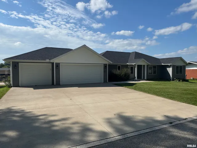 $365,000 | 321 Pin Oak Drive, Geneseo, IL 61254