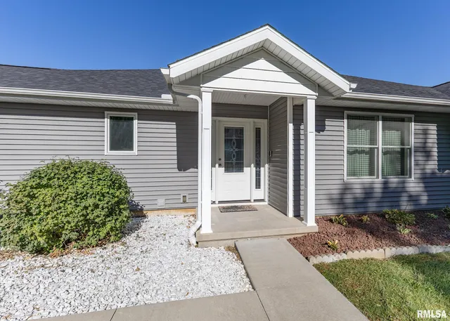 $365,000 | 321 Pin Oak Drive, Geneseo, IL 61254