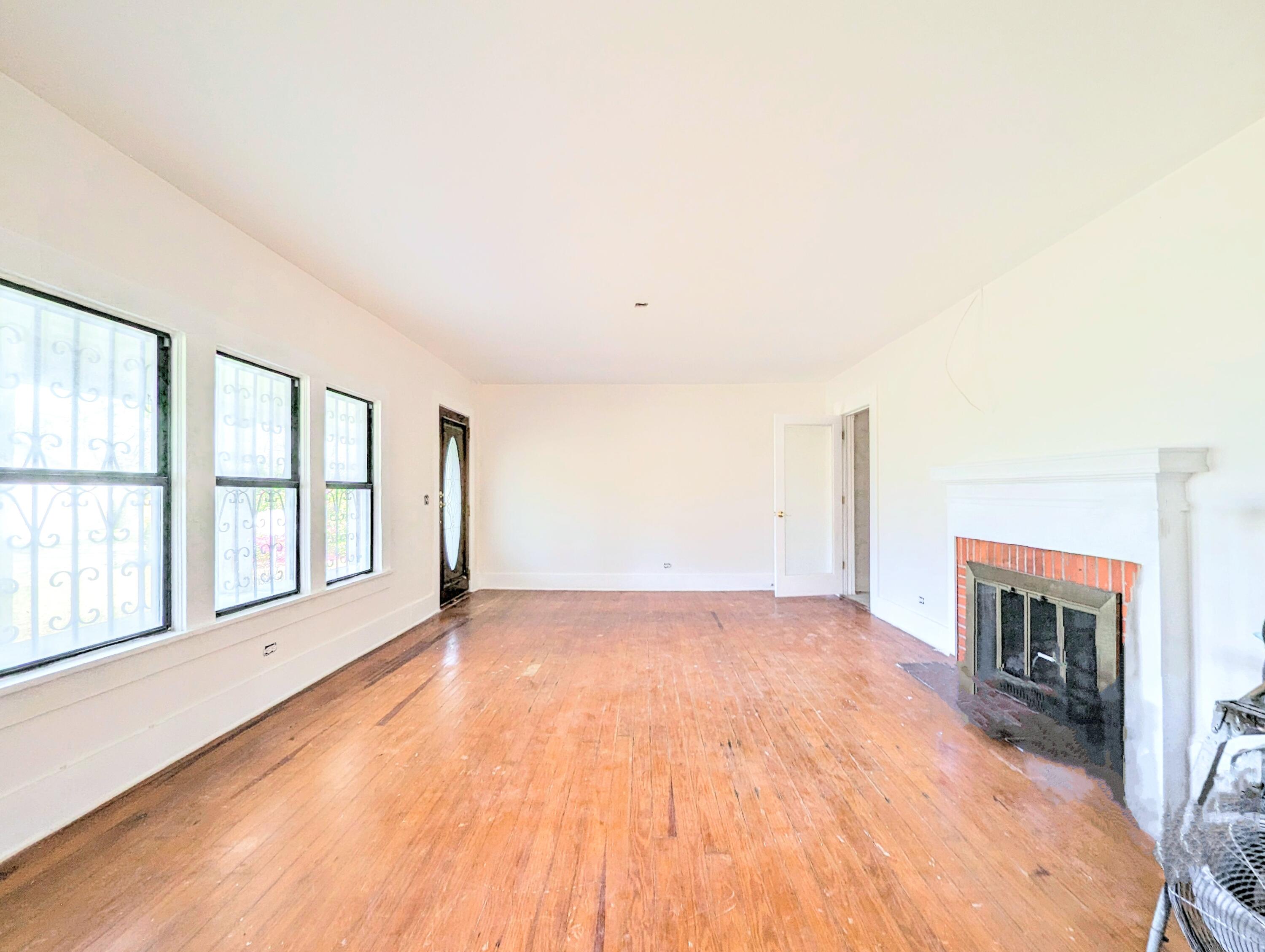 1335 Old Bonifay Road Chipley, FL 32428 - Photo 17 of 31 an empty room with windows