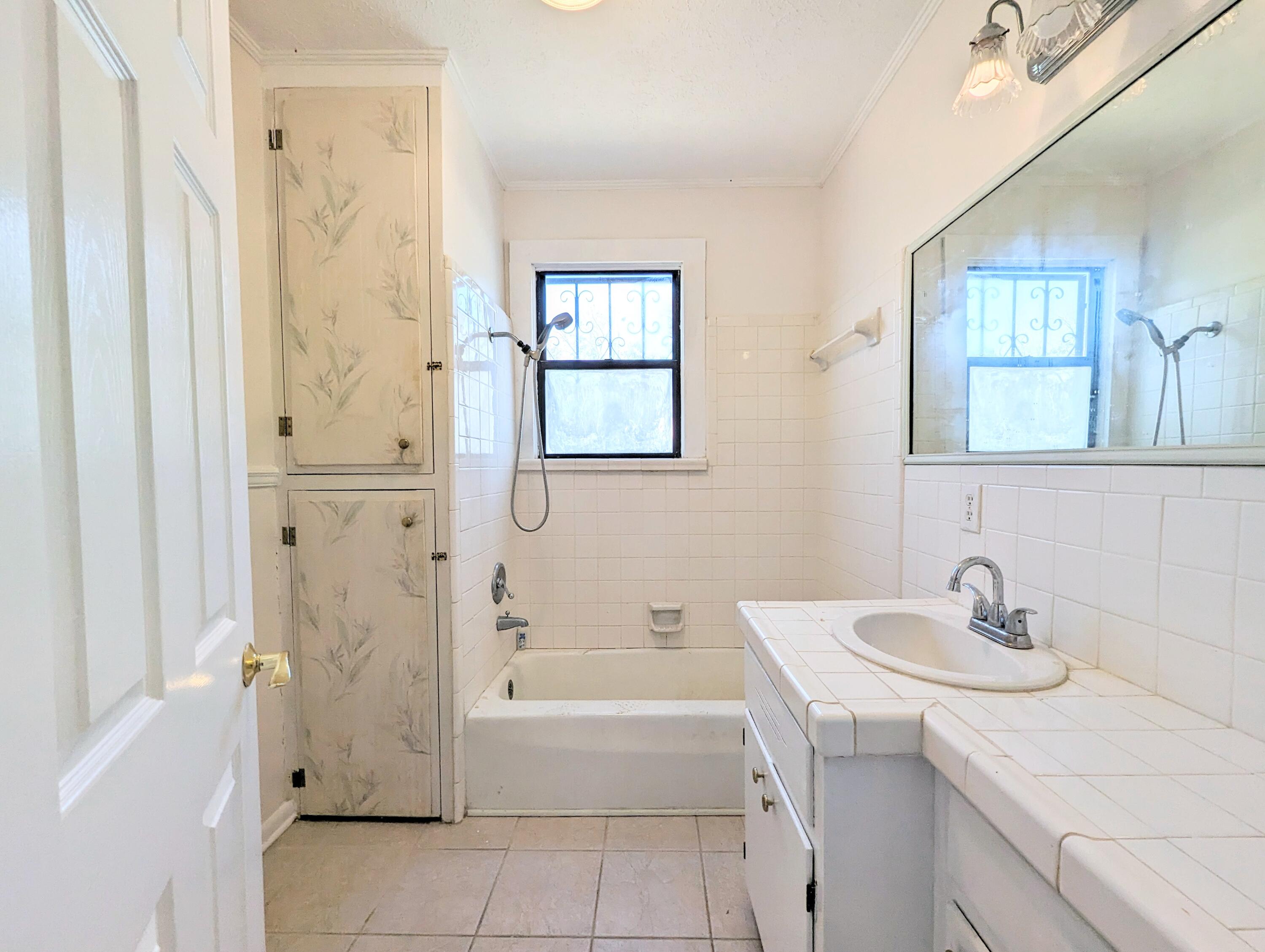 1335 Old Bonifay Road Chipley, FL 32428 - Photo 25 of 31 a bathroom with a sink a mirror and a bathtub