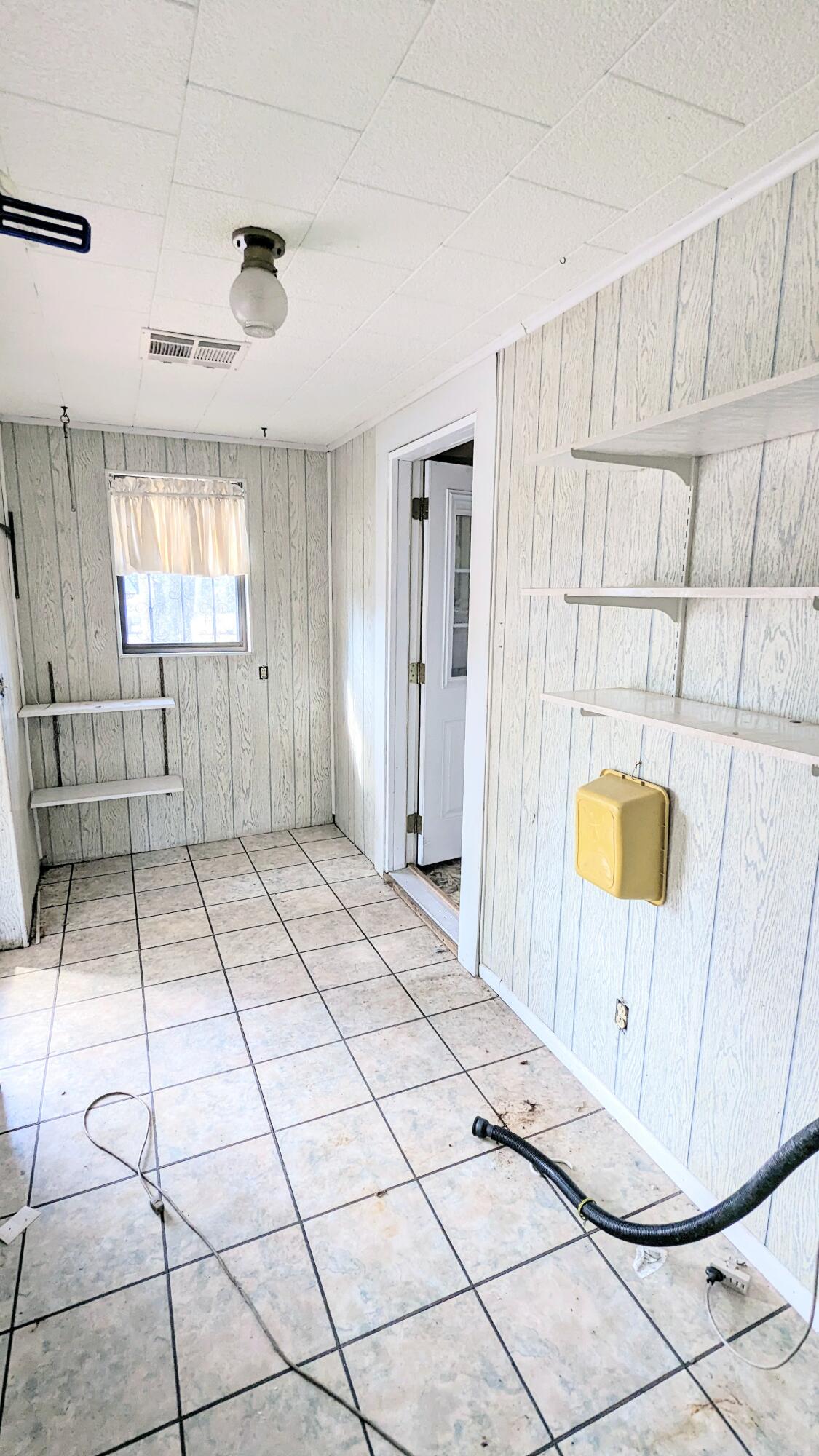 1335 Old Bonifay Road Chipley, FL 32428 - Photo 29 of 31 a room with gym equipment