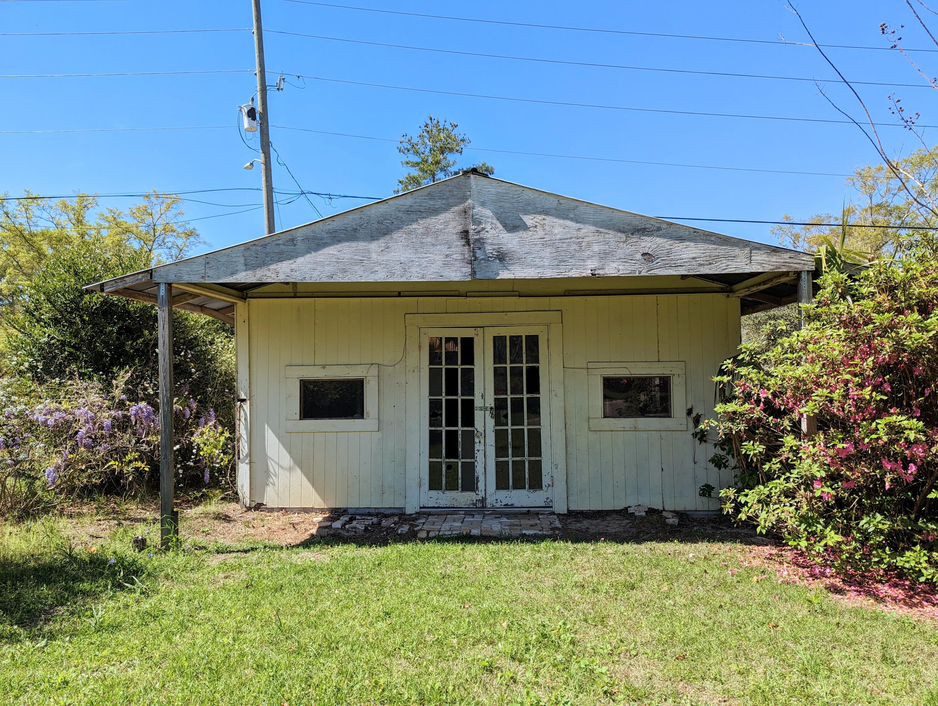 1335 Old Bonifay Road Chipley, FL 32428 - Photo 31 of 31 a front view of a house with a garden