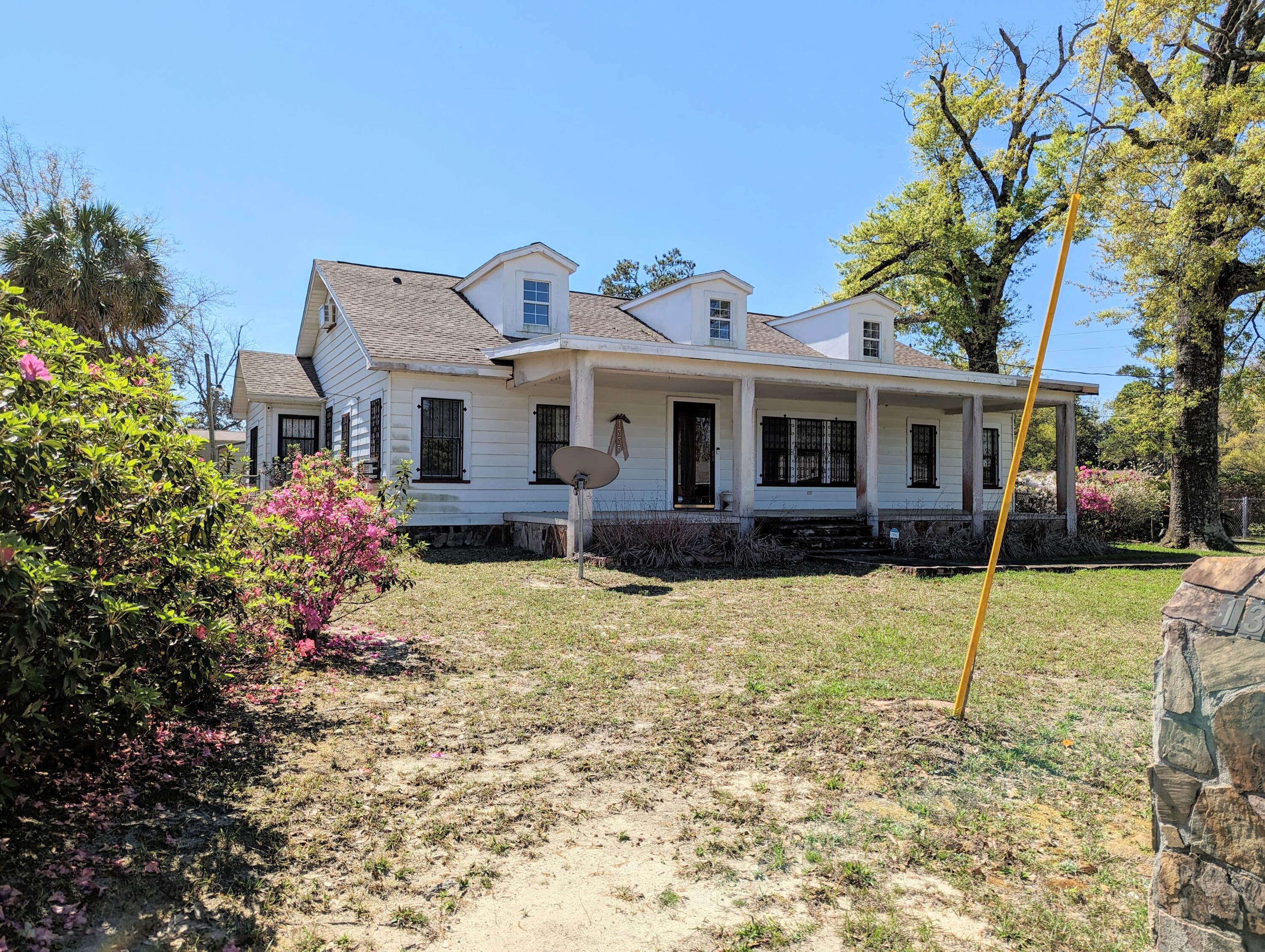 1335 Old Bonifay Road Chipley, FL 32428 - Photo 4 of 31 front view of a house with a yard