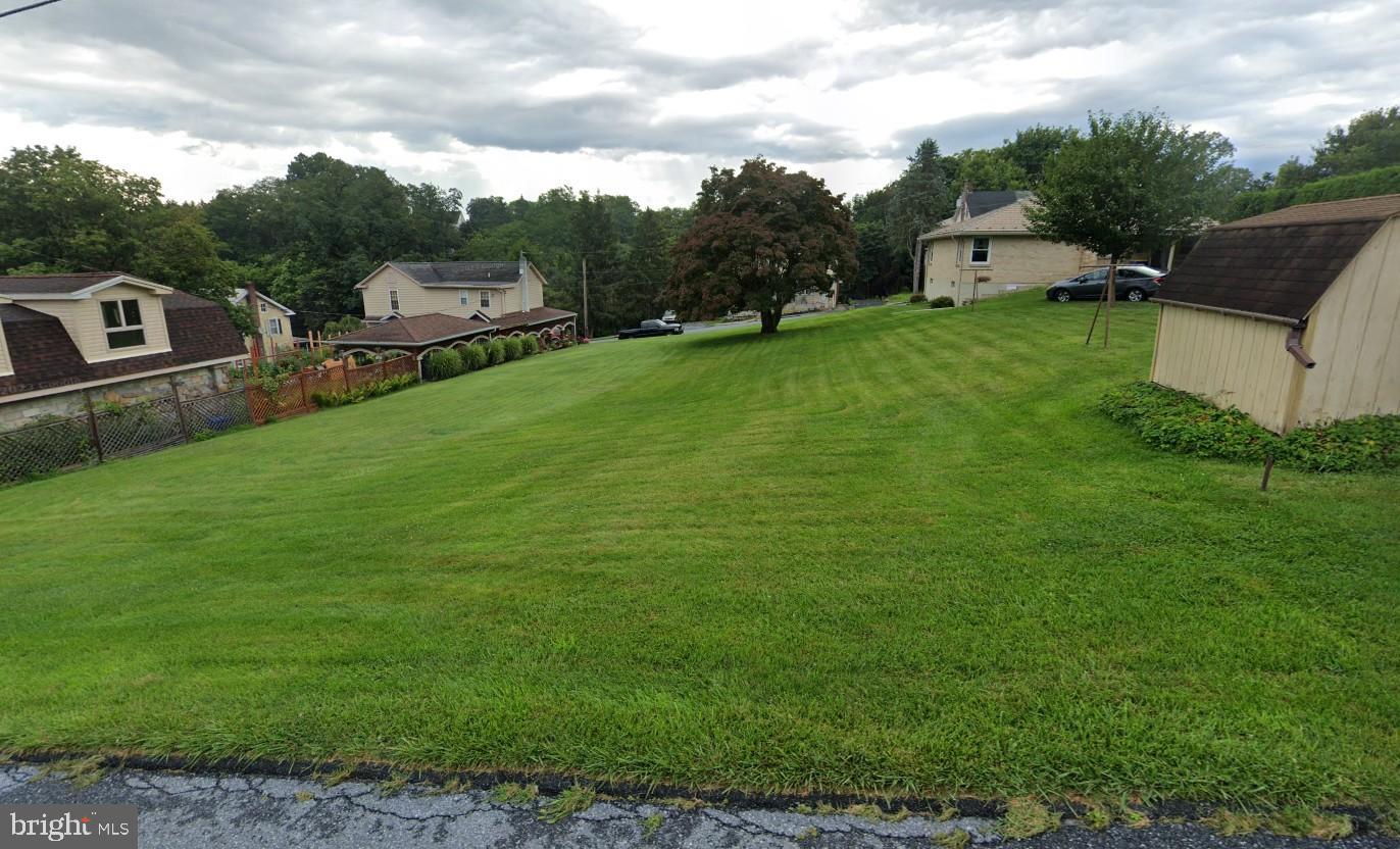 525 3rd Street Harrisburg, PA 17113 - Photo 2 of 3 a view of a garden with houses