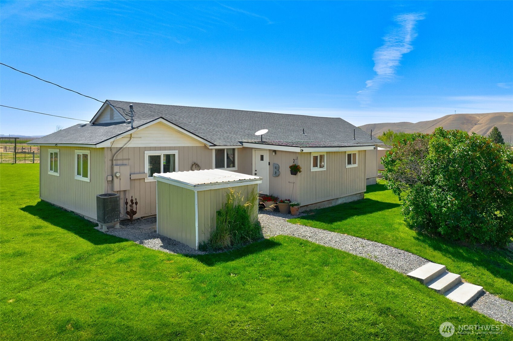 1240 West Huntzinger Road Selah, WA 98942 - Photo 4 of 30