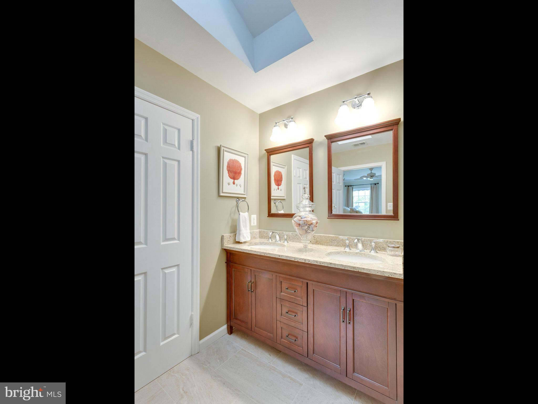 9004 Octavia Court Springfield, VA 22153 - Photo 14 of 30 Bath (Master)