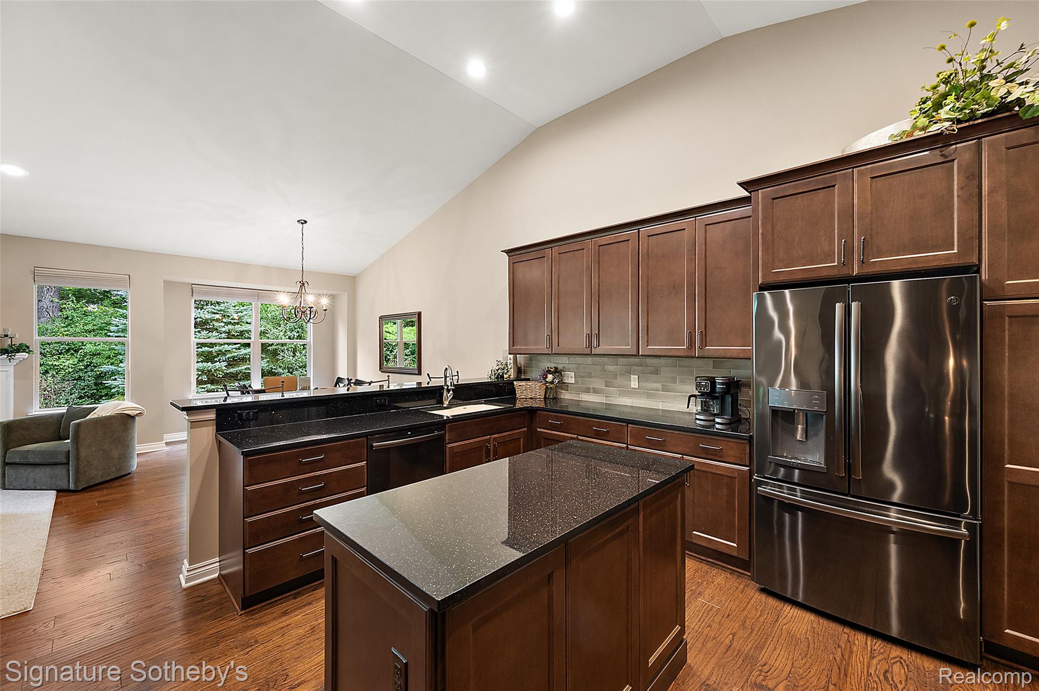 1075 Hampshire Court Rochester, MI 48307 - Photo 18 of 29 Large kitchen with tons of storage, newer appliances, pot filler, gas stove, and plenty of space to entertain and cook!