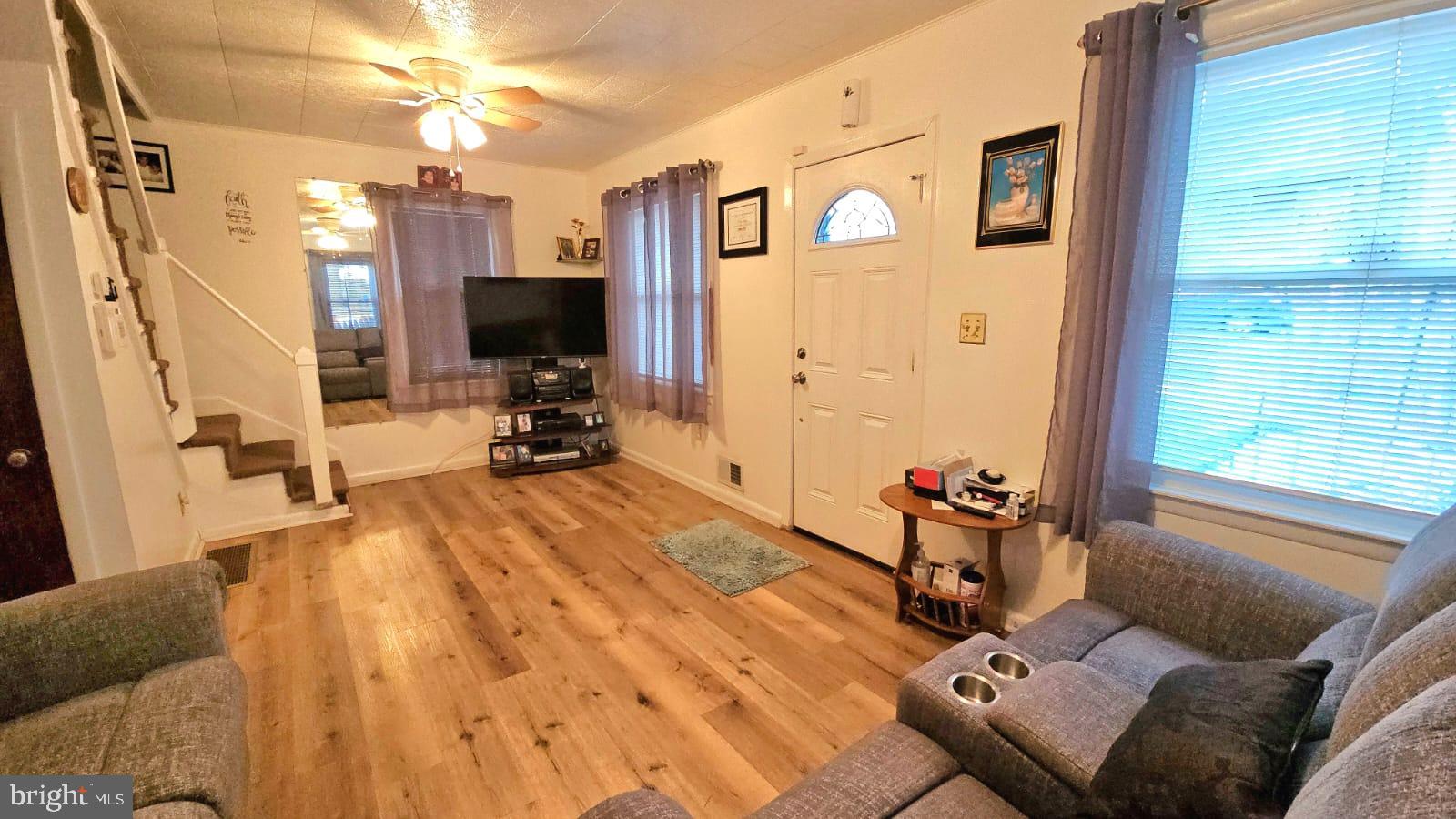 938 Fern Avenue Reading, PA 19607 - Photo 3 of 25