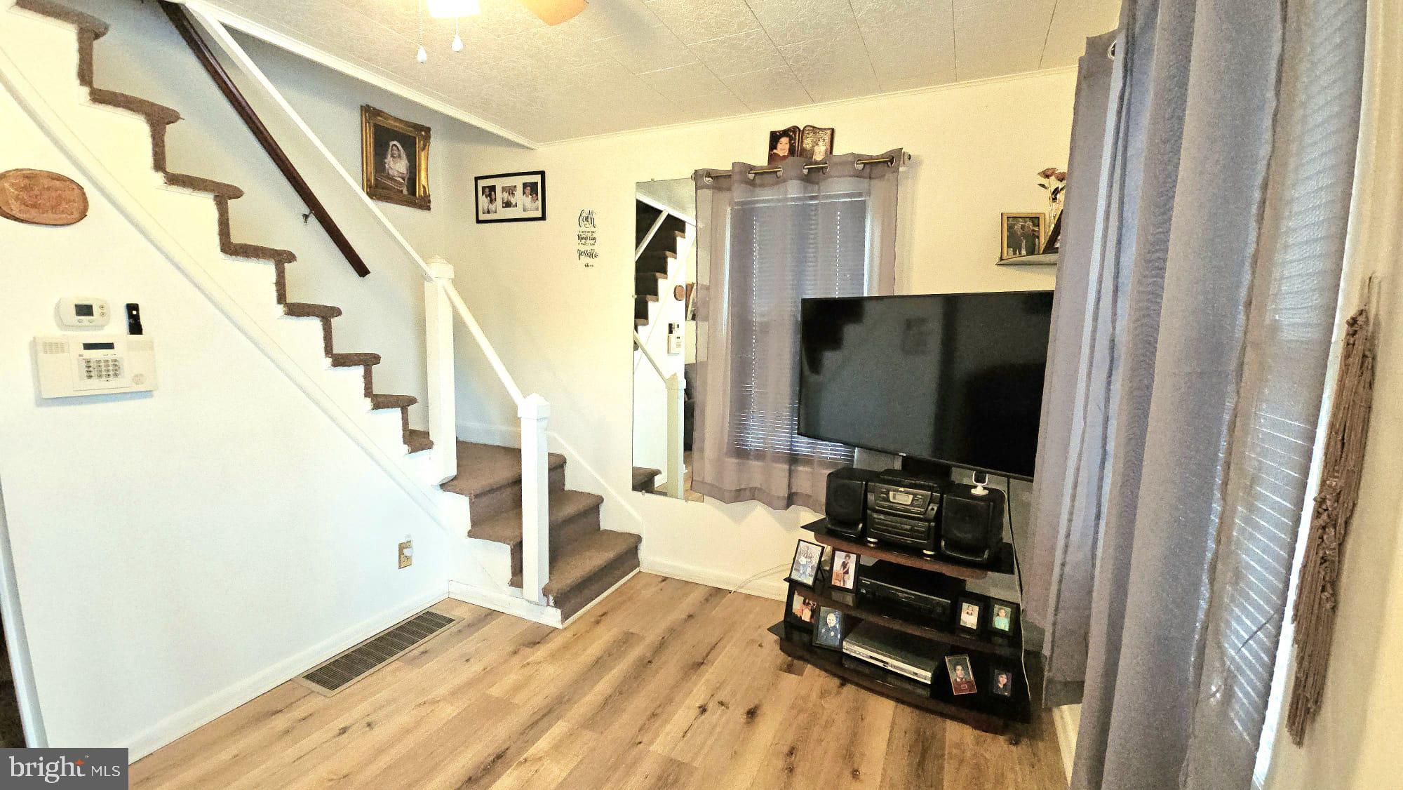 938 Fern Avenue Reading, PA 19607 - Photo 4 of 25