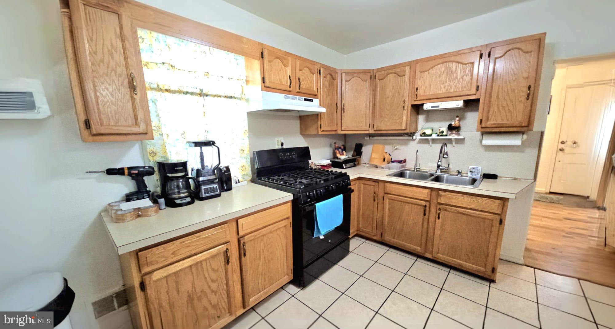 938 Fern Avenue Reading, PA 19607 - Photo 5 of 25