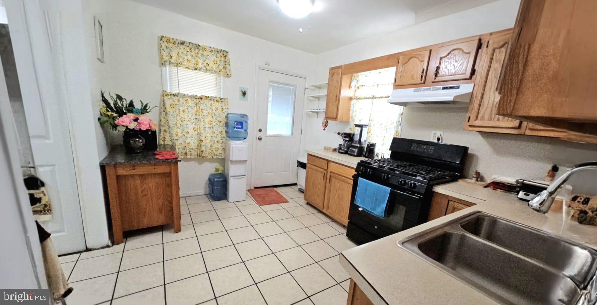 938 Fern Avenue Reading, PA 19607 - Photo 6 of 25