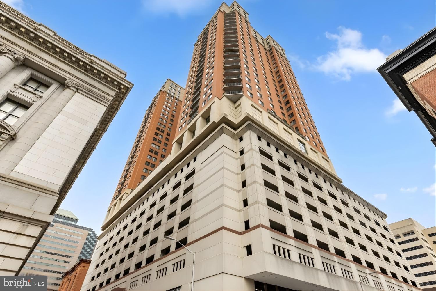 414 Water Street, Unit 1703 Baltimore, MD 21202 - Photo 33 of 34 a view of a large building