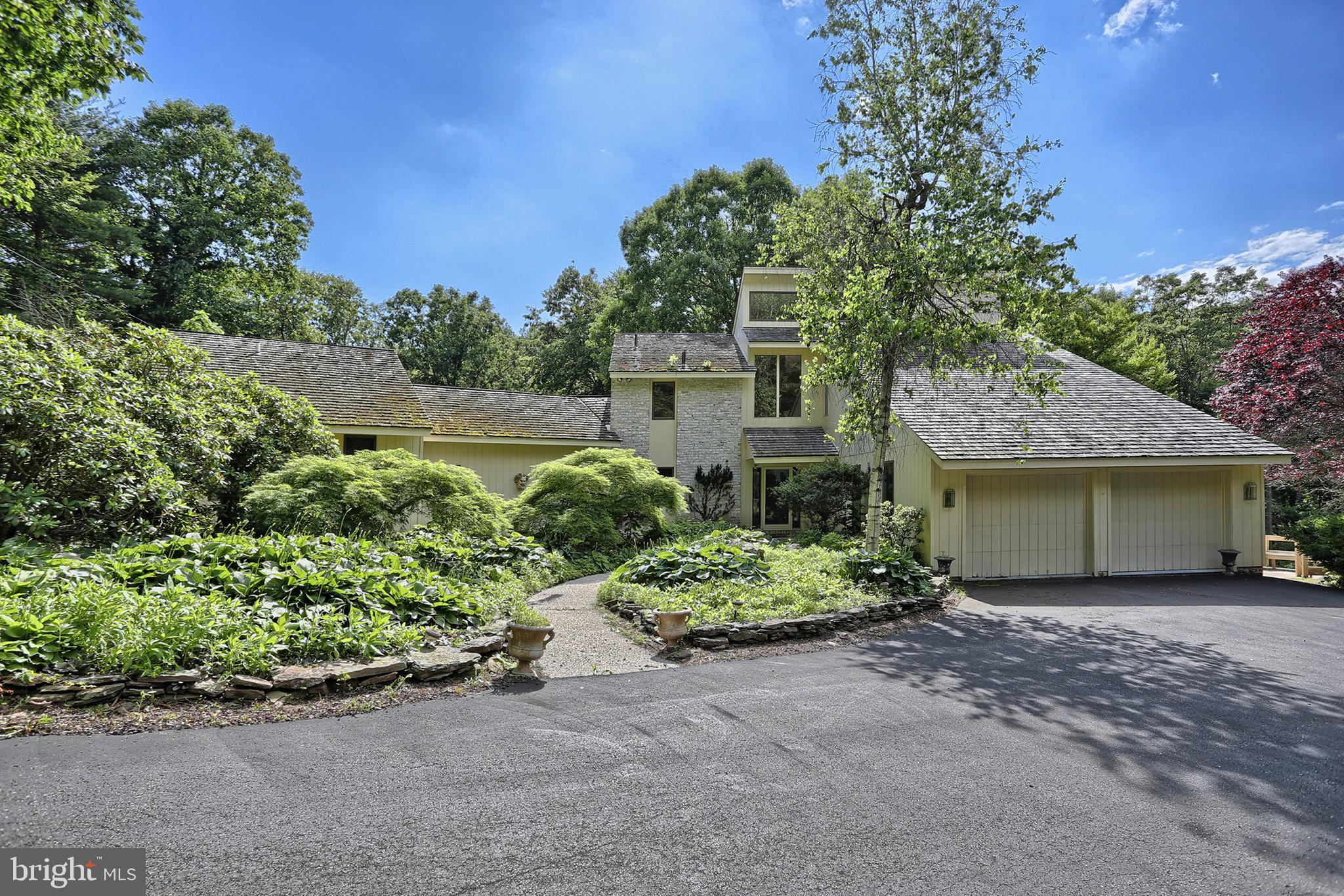 165 Deer Hill Road Reading, PA 19607 - Photo 1 of 76 Gallery Image 1