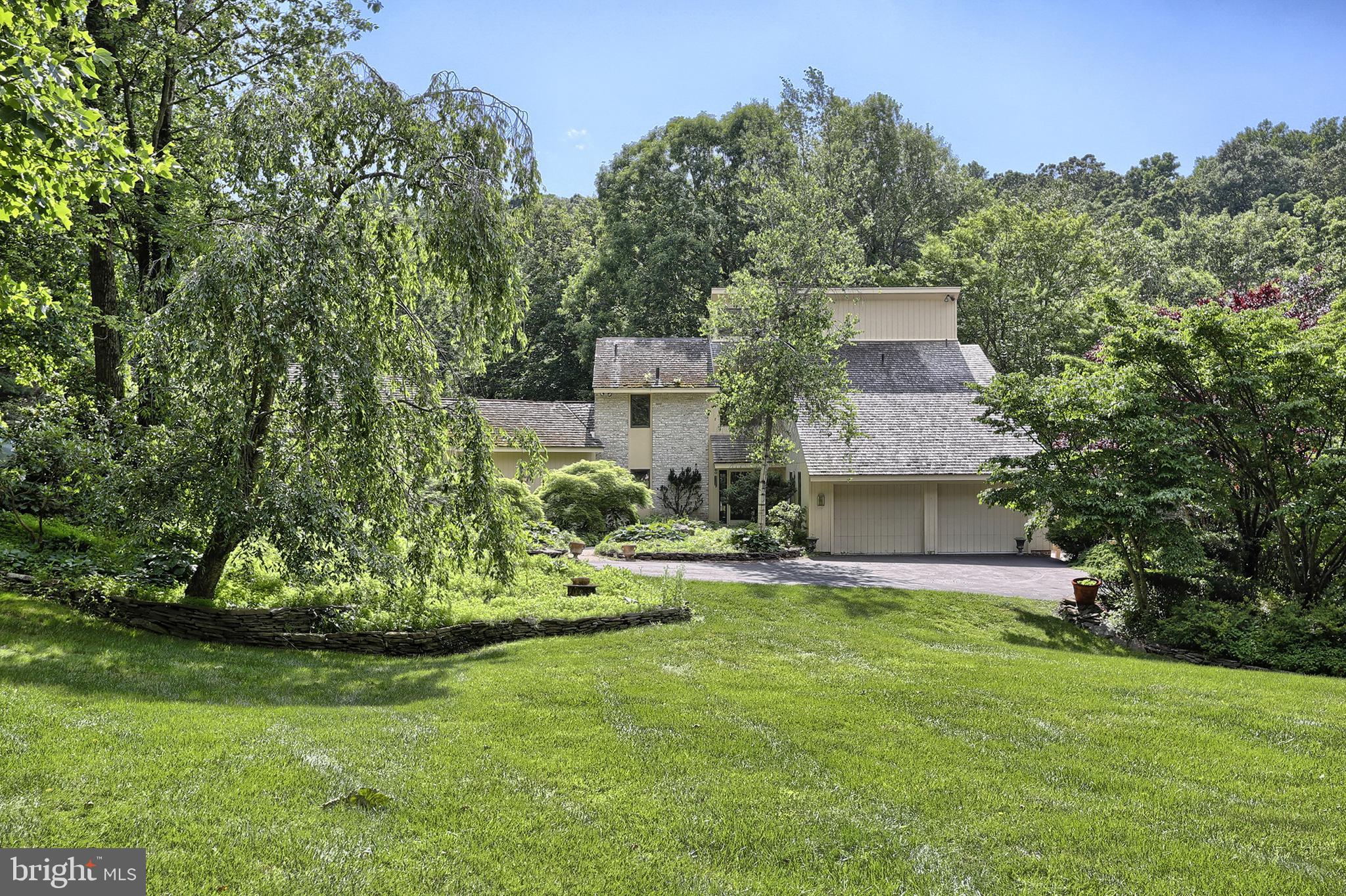 165 Deer Hill Road Reading, PA 19607 - Photo 2 of 76 Gallery Image 2