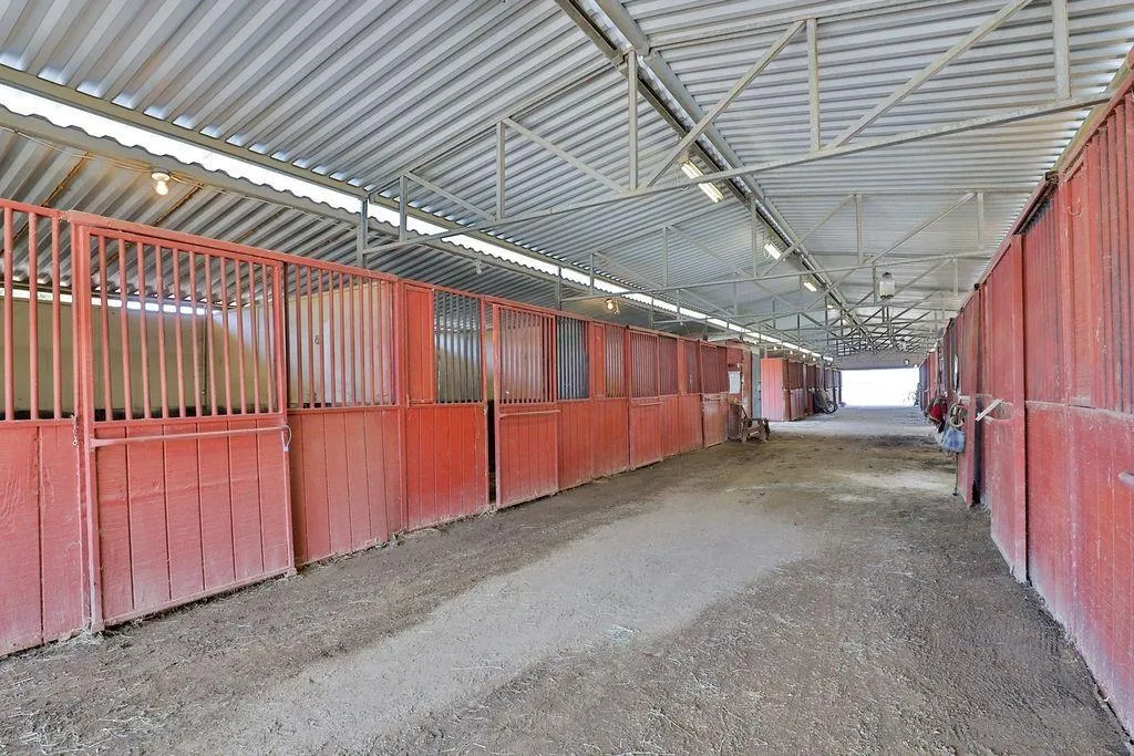 2260 Glenview Lane Vista, CA 92084 - Photo 4 of 24 a view of an empty room with a garage